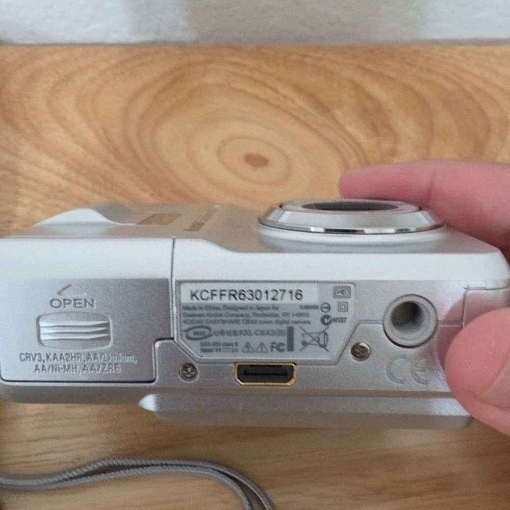 Kodak EasyShare C533 Silver Digital Camera 5.0 MP 3X Zoom Need Battery
